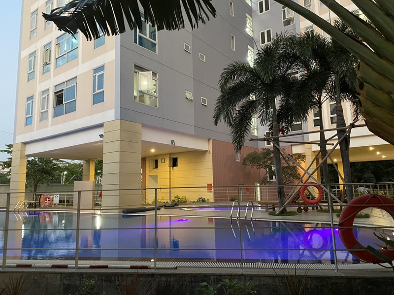 Khung cảnh ban đêm hồ bơi Valeo Đầm Sen